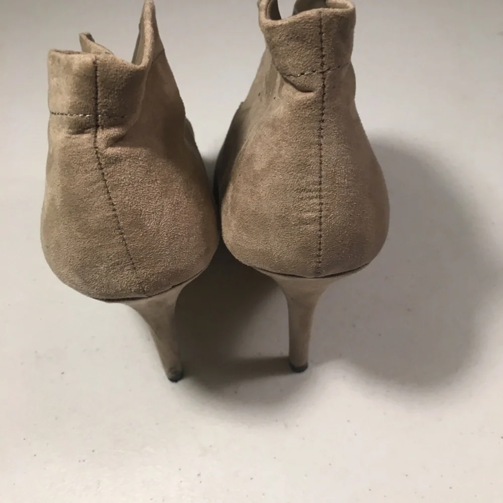 Apt 9 Booties Size 9M button